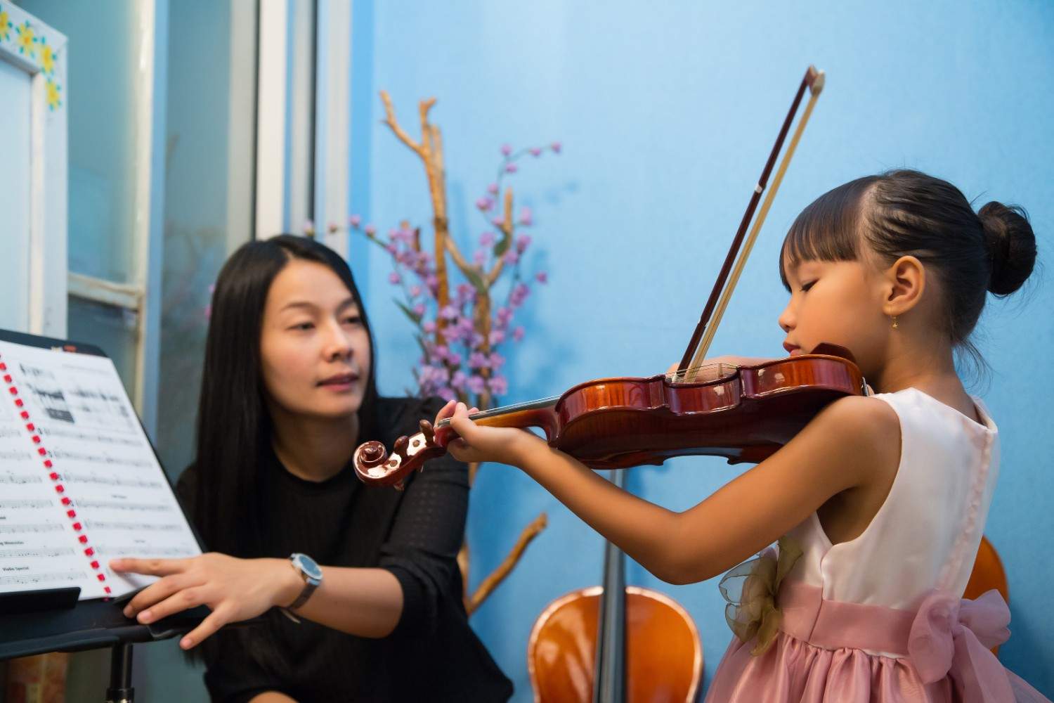Suzuki vs Traditional Violin Lessons Singapore: Which Method is Right for Your Child